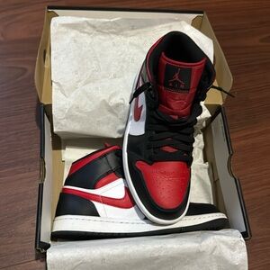 Air Jordan 1 Mid